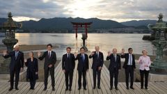 Los lderes de los pases del G7, flanqueados por el presidente del Consejo Europeo, Charles Michel, y la presidenta de la Comisin Europea, Ursula Von der Leyen