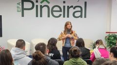 Pomar, durante su intervención en el EFA Piñeiral, donde inauguró el curso de Soft Skills organizado por el centro de formación profesional. Además de enseñar sobre inteligencia emocional, se abordarán en él otras cuestiones como el trabajo en equipo, la capacidad de organización, el buen liderazgo y la comunicación.