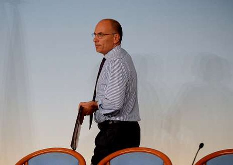 Letta, solo en la fotografía, vive pendiente del Senado.