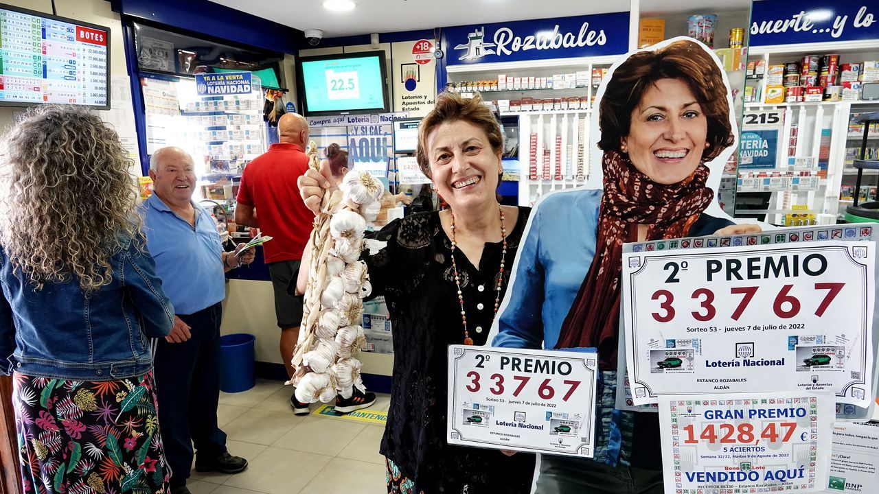 Clara Milln, en plena venta de la lotera de Navidad el pasado mes de agosto