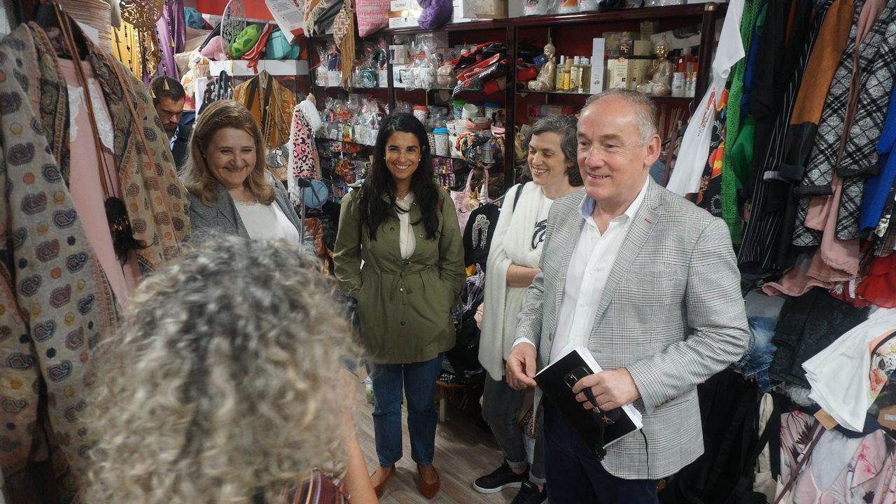 El candidato del PP a la alcalda de A Corua mantuvo un encuentro con la Asociacin de Comerciantes de O Castrilln, Eirs y Monelos (Acocem)