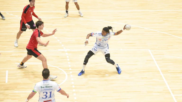 Al Cisne se le atraganta el Anaitasuna tras el descanso (30-25)
