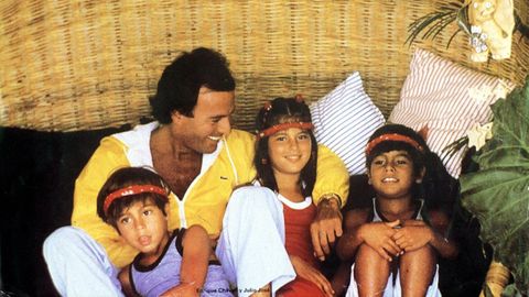 Julio Iglesias, con sus tres hijos mayores, Chábeli, Julio José y Enrique