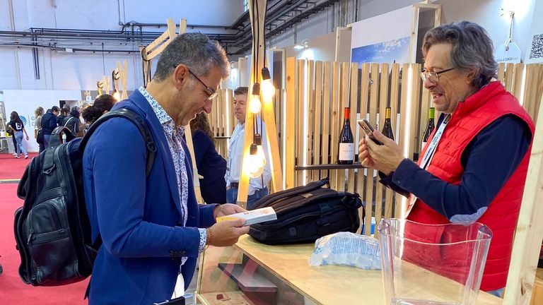 El cocinero Paco Roncero visitó el puesto de Gargalo