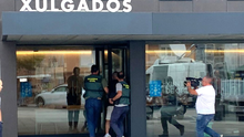 Llegada a los juzgados de Tui del detenido por el accidente mortal de o Rosal en el que falleció un motorista.