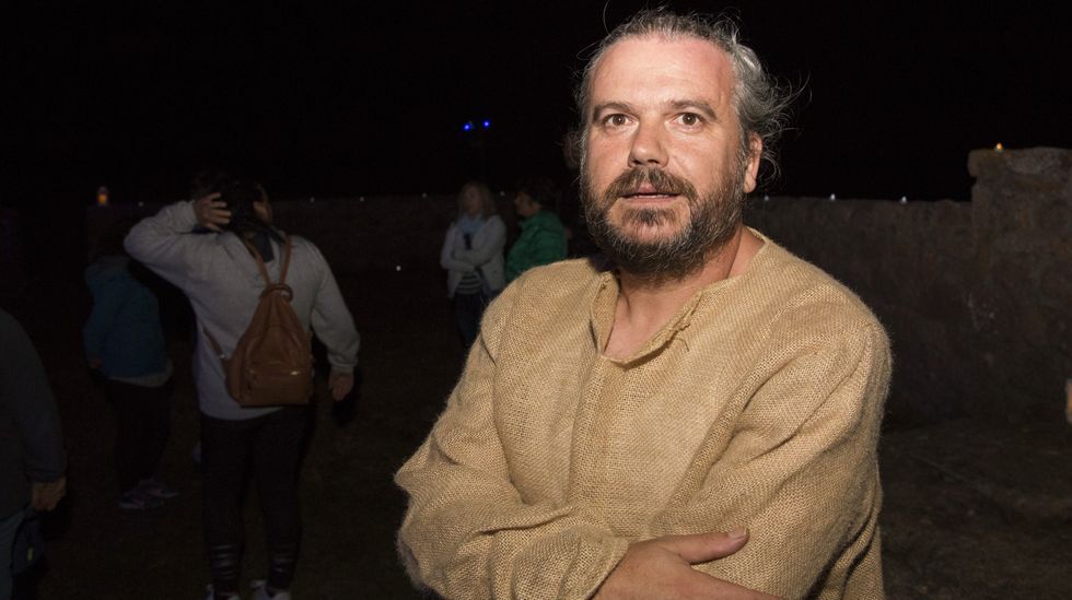 Mart&iacute;nez, nunha das Noites de Naufraxios que ten ofrecido aAntena, precisamente no Cemiterio dos Ingleses, Camari&ntilde;as 