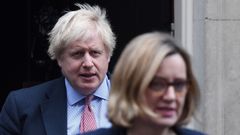 Boris Johnson y la ya exministra de Trabajo Amber Rudd