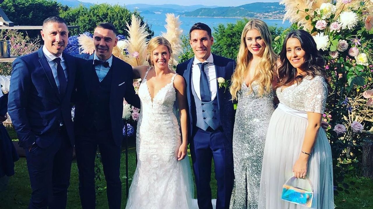 Roberto Lago, Iago Aspas y sus parejas, Jennifer Rueda y Sara López, con Hugo Mallo y su mujer (Foto: Instagram).