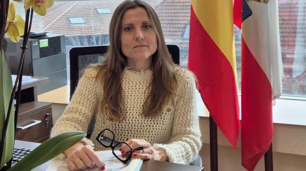 Pablo Terroba, ingeniero viveirense de ExxonMobil.Elena P�rez, en su despacho del Tribunal Superior de Justicia de Cantabria