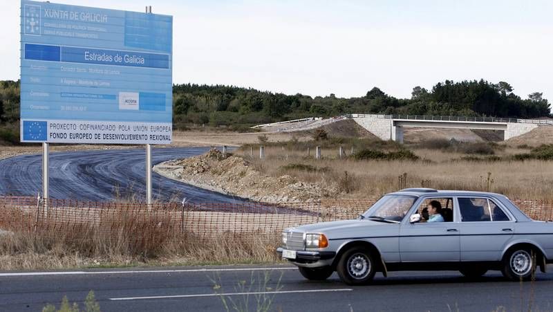 Los futbolistas del Atl�tico Escair�n celebran uno de los goles en el Hermanos Somoza.