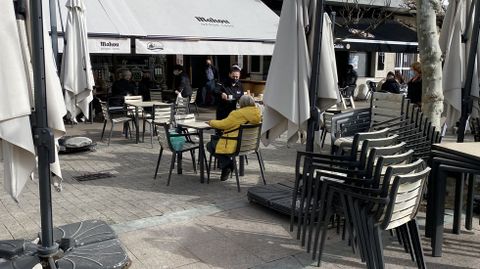 Ambiente de terraceo en el Malecón de O Barco de Valdeorras