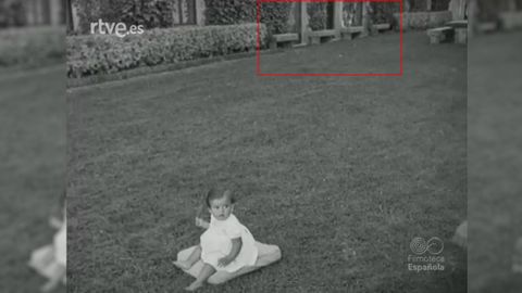 Esta imagen del verano del 1954 muestra que las estatuas del Mestre Mateo no estaban todavía en el jardín de Meirás