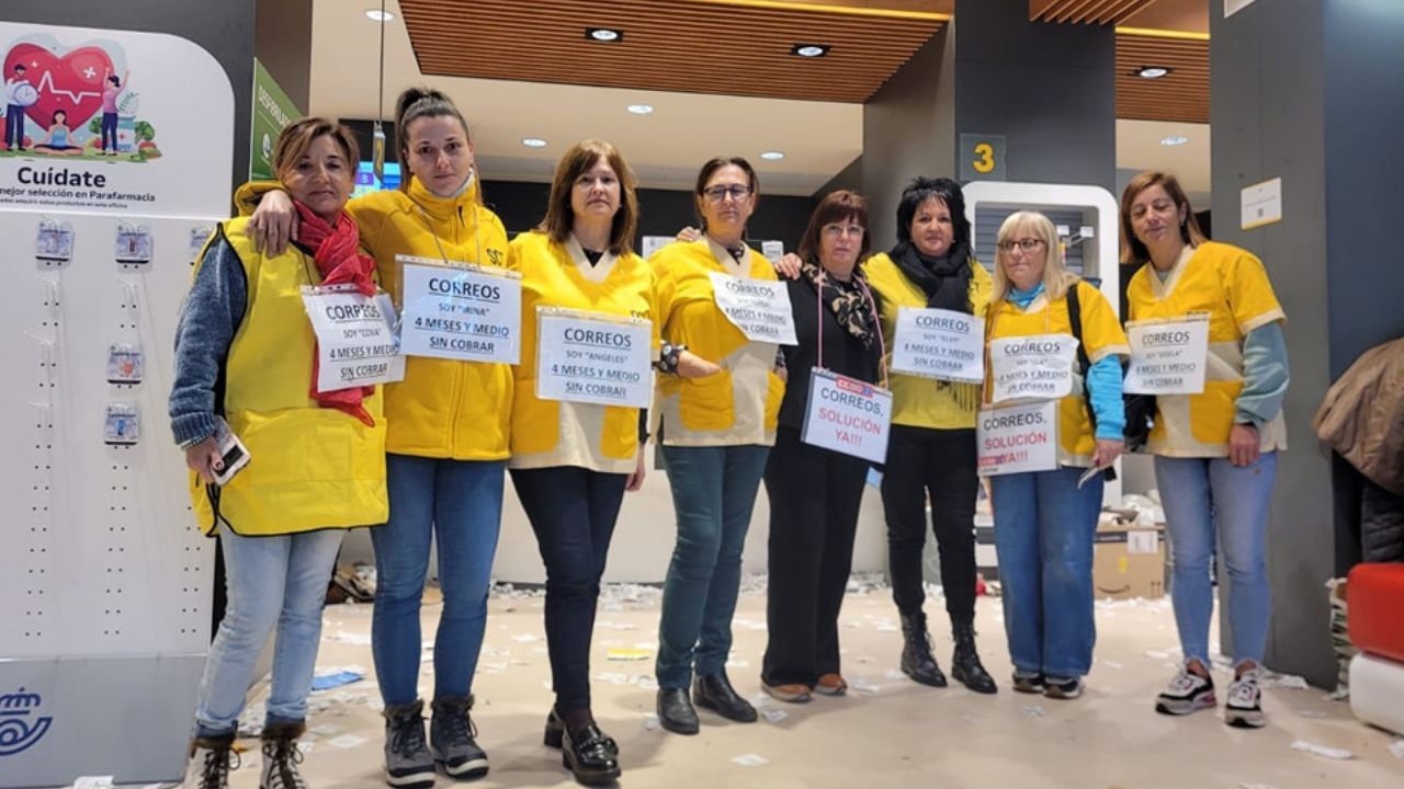 Las trabajadoras de limpieza de Correos se encierran en Oviedo: llevan ...