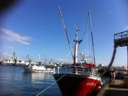 Dos boniteros, esta ma�ana en el puerto de A Coru�a