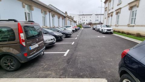 Los funcionarios ya pueden aparcar en el nuevo prking