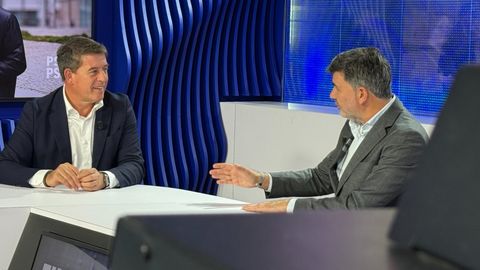 El secretario xeral del PSdeG, Jos Ramn Gmez Besteiro, en un debate con el eurodiputado Nicols Gonzlez Casares, este mircoles en el Parlamento Europeo.