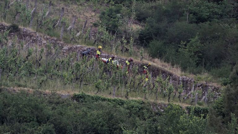 Hallan el cuerpo sin vida de un hombre que acudió a salvar sus viñas de las llamas en Cenlle