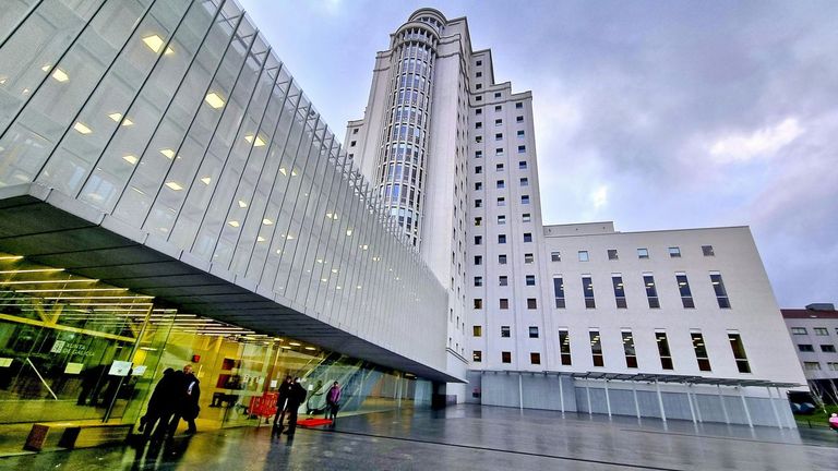 Afronta cuatro años de cárcel por apoderarse de casi 600.000 euros de su marido empresario días antes del divorcio en Vigo