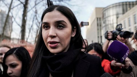 Emma Coronel Aispuro, a la salida de un tribunal de Nueva York en febrero del 2019