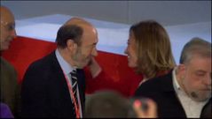 Cari�oso saludo entre Rubalcaba y Chac�n