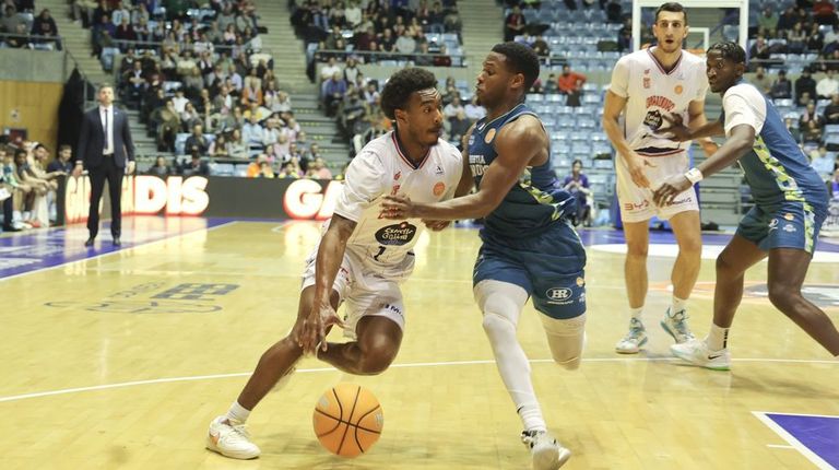 Micah Speight (Obradoiro) y Jiahao Yu (Cantabria), los mejores de la jornada 20 en la Primera FEB
