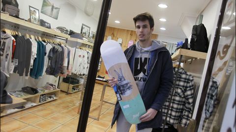 Nacho Santalla acaba de abrir la tienda Plaza Skate Shop en la calle de A Corua