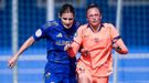 Eva Lois y Noa disputan un bal�n durante el Real Oviedo femenino-Bar�a B
