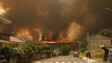 Ourense lucha contra las llamas.Incendio forestal en Lucenza.