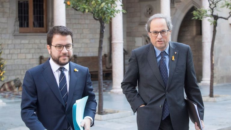 El presidente de la Generalitat, Quim Torra (derecha), y su vicepresidente, Pere Aragonés