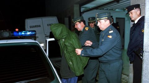 Tres personas fueron detenidas en el año 2000 implicadas en el asesinato de un joven de Vigo cuyo torax, sin cabeza ni extremedidades, fue encontrado flotando bajo el puente