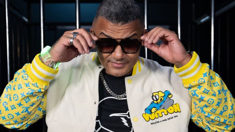 Henry Méndez, cantante: «Al inmigrante que va delinquiendo, evidentemente, que lo manden a la cárcel o que lo manden para su tierra»