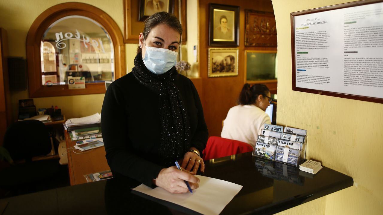 Un recorrido por el prestigioso alojamiento.Lara L�pez-Leyt�n, esta semana en el hotel familiar focense en el que es gerente y que se mantiene con men�s a domicilio los fines de semana, debido al cierre hostelero por la pandemia