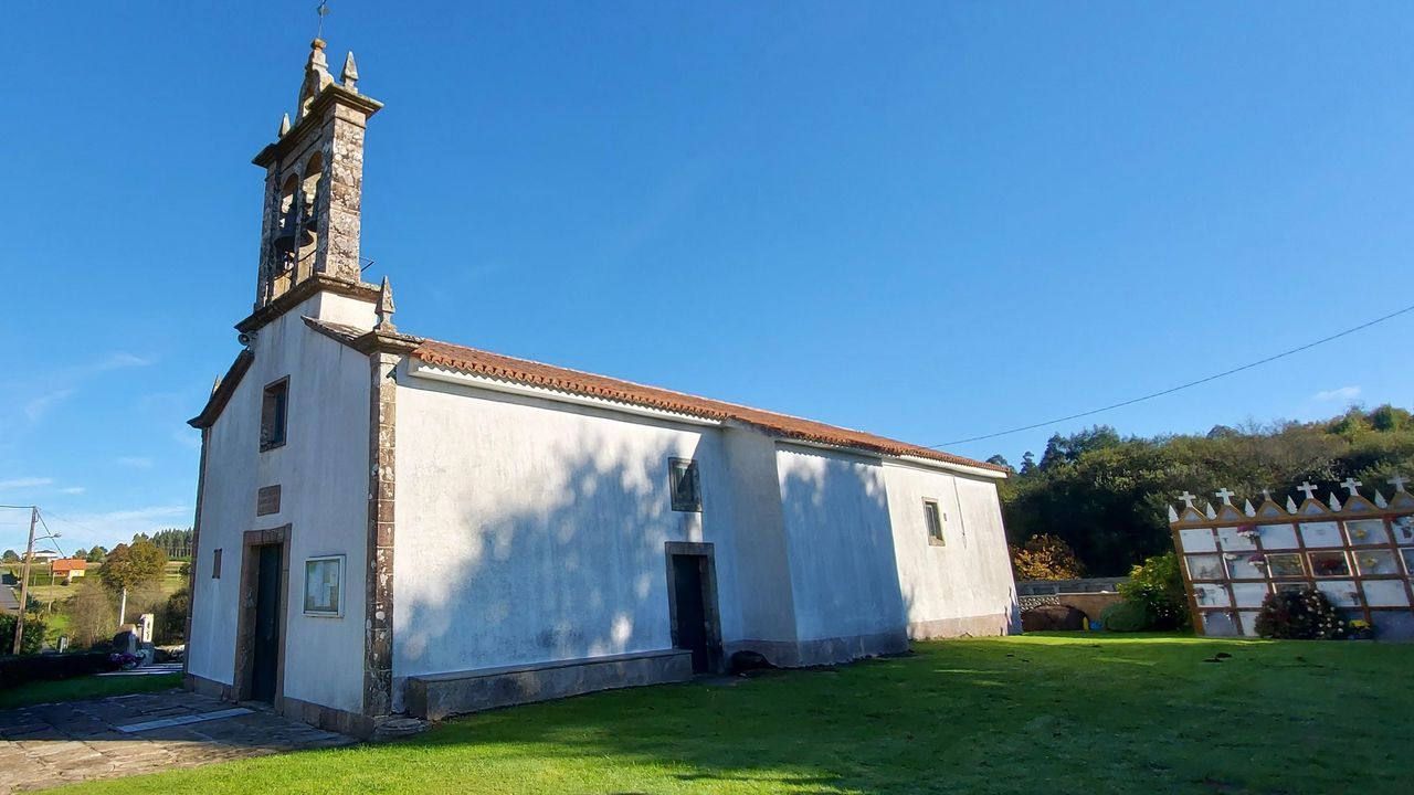 El tiempo en frases.Algns dos cruceiros que forman o viacrucis de Santa Maria