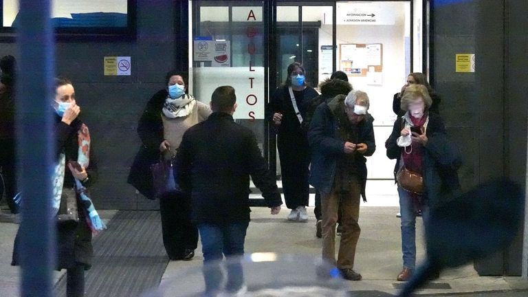 Los hospitales de Vigo ya abren todas sus camas extras para afrontar la ola de gripe