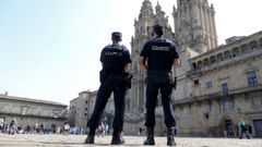 Agentes de la Policía Nacional en un operativo preventivo en la plaza del Obradoiro