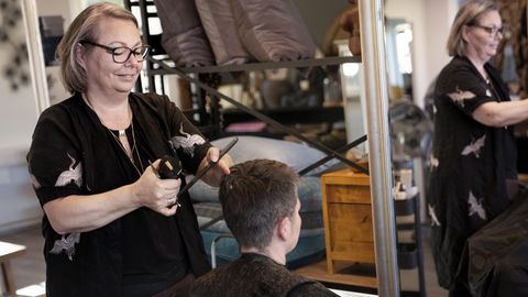 Las peluquerías llevaban cerradas en Dinamarca un mes