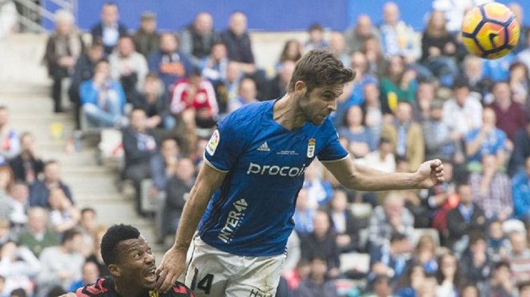 Verdes despeja de cabeza en un encuentro frente al Nastic