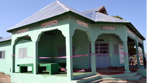 Centro de salud en un pueblo gambiano