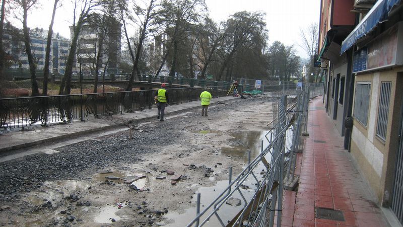 Jorge Rodr�guez, a la derecha, en un partido entre el Negreira y el Compostela. 