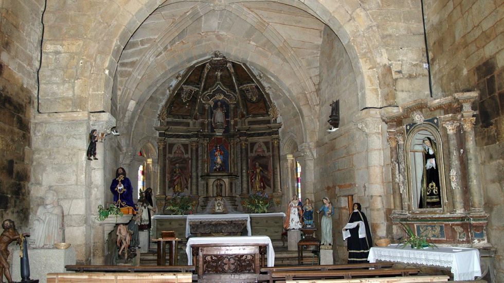 Abarrote en Moexmu y buen arranque de la Festa de San Simn.Las actividades incluyen vistas guiadas a, entre otros lugares, la iglesia de Santiago