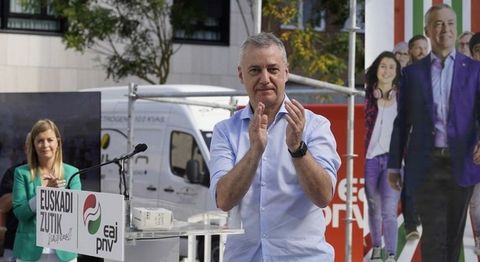 El candidato del PNV, Iigo Urkullu, en un acto en Bilbao