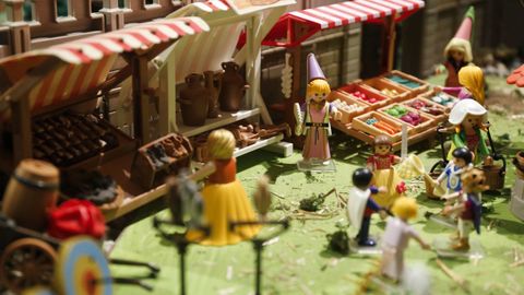 A mostra consta de cinco dioramas con distintas recreacións