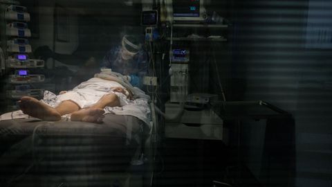 Unidad de cuidados intensivos en el Hospital Universitario Nuestra Señora de La Candelaria, en Santa Cruz de Tenerife