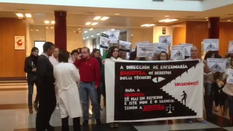 Protesta de tcnicos superiores en el CHUS