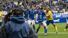 Christian Fern�ndez y Fali se agarran en la acci�n previa a la agresi�n del valenciano