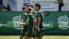 Rafa Mella, tambin goleador, felicita a Marquitos tras su anotacin
