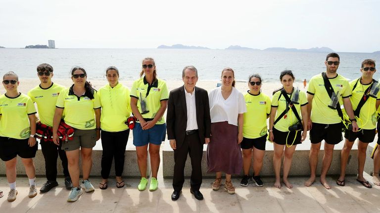Moto acuática, ambulancia y 15 desfibriladores: así será la vigilancia este verano en las playas de Vigo