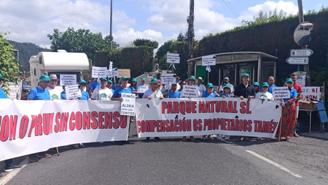 Imagen de la protesta de los propietarios de terrenos en las Fragas do Eume.