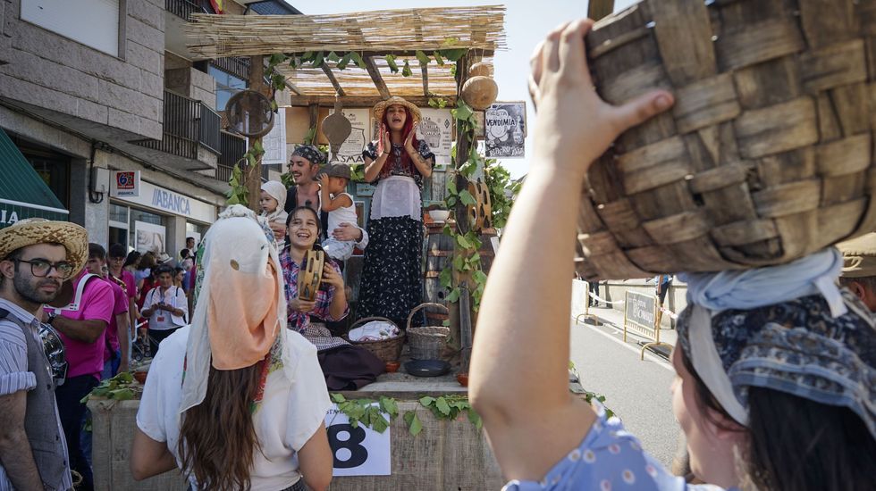 Leiro hace un guio a la vendimia tradicional con una fiesta.La Festa do Pemento de Mougn cosech otro xito este fin de semana.