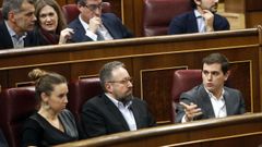 Juan Carlos Girauta (centro), en una imagen de archivo en una sesión de control al Gobierno en el Congreso de los Diputados.